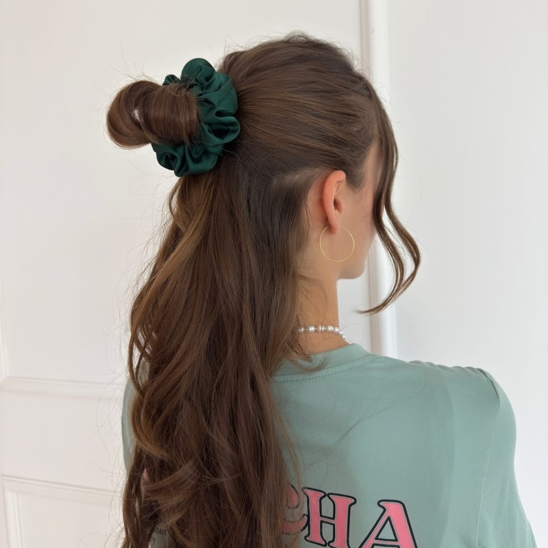 MEDIUM SCRUNCHIE FOREST GREEN