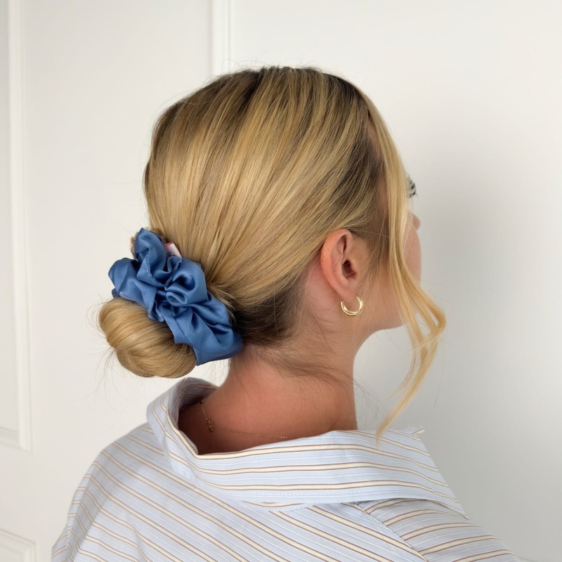 MEDIUM SCRUNCHIE BLUE  JEANS