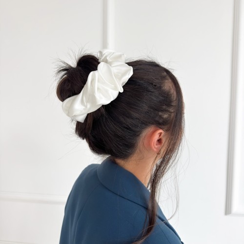 Jedwabna gumka Maxi White