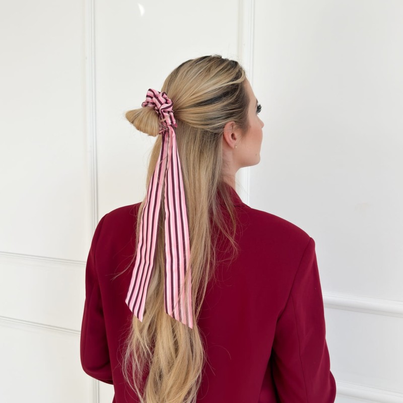 SCRUNCHIE MIT KURZEM BAND IN ROSA UND BORDEAUX