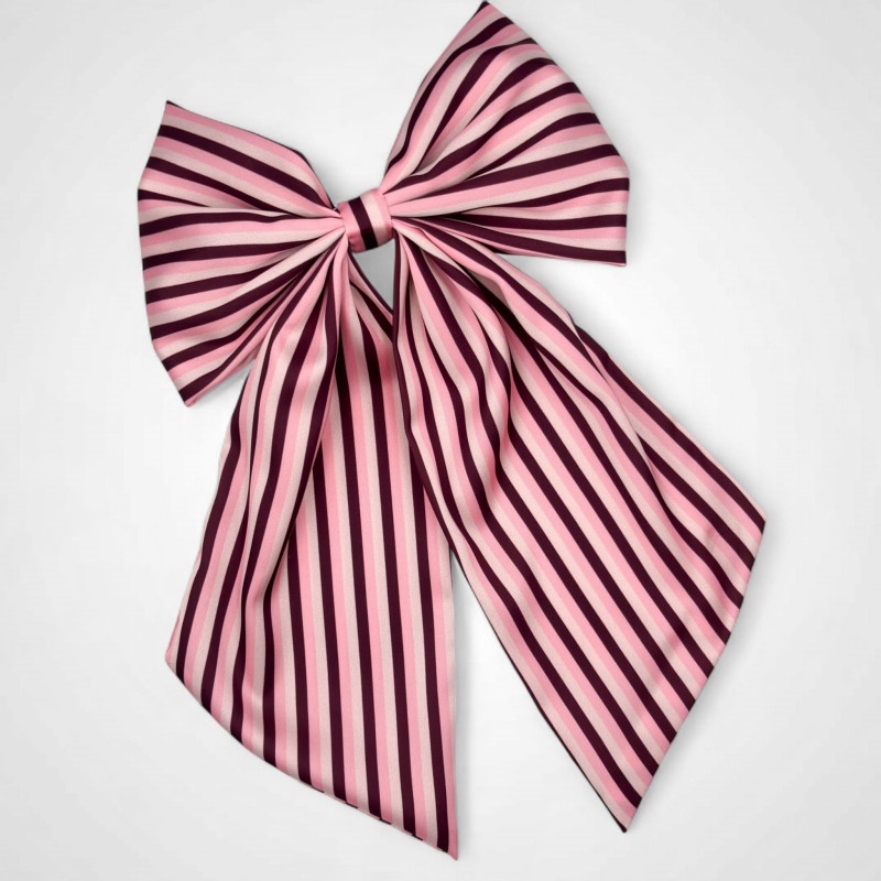 MIRABELLA-ROSA-BORDEAUX-SCHLEIFE AUF EINER HAARSPANGE