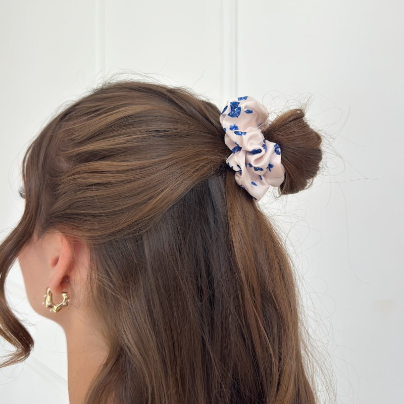 SCRUNCHIE MIT SCHMETTERLINGEN